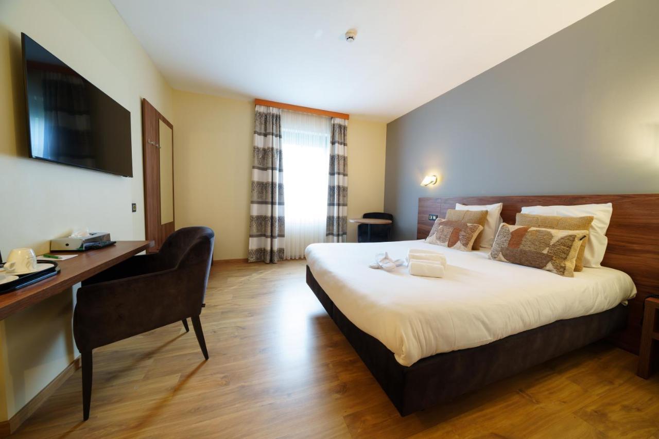 Hotel Les Jardins De La Molignee Ντινάντ Εξωτερικό φωτογραφία